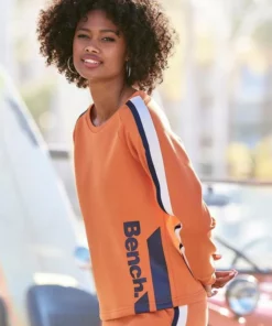 Bench. Sweatshirt mit Kontrastlogoprint Creme, Mandarine, Dunkelblau -Bench Verkaufsgeschäft 0fb6df64 2db3 53b2 b2e1 6b6bce168466