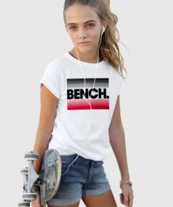 Bench. T-Shirt in weiter legerer Form