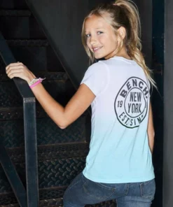 Bench. T-Shirt mit modischem Farbverlauf und Rückendruck -Bench Verkaufsgeschäft 2c6efdc4 23e1 5149 8dc3 c0fa272d6882