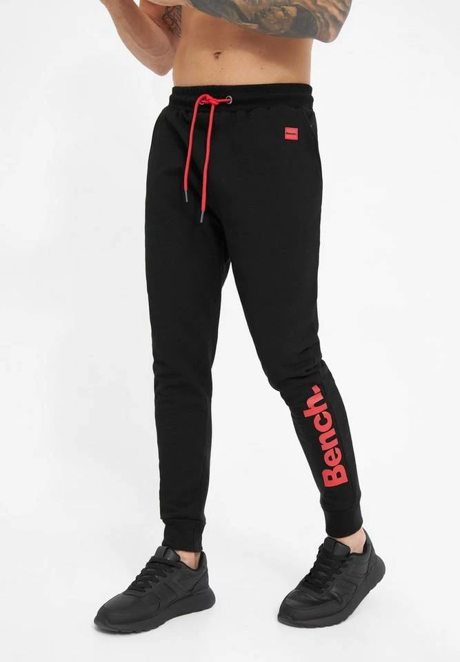 Bench. Jogginghose »Equip« Stickerei, weiches Innenfinish Red, Schwarz 9 Bench. Jogginghose »Equip« Stickerei, weiches Innenfinish Red, Schwarz – Bild 9