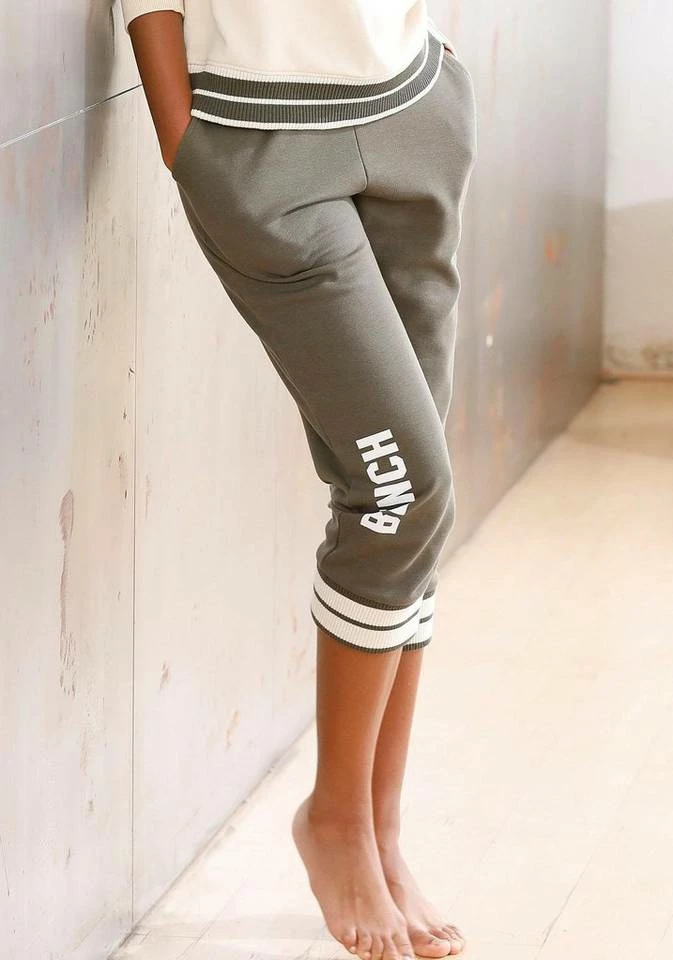 Bench. Relax-Caprihose mit breiten weichen Ribbündchen Schwarz, Khaki 1 Bench. Relax-Caprihose mit breiten weichen Ribbündchen Schwarz, Khaki