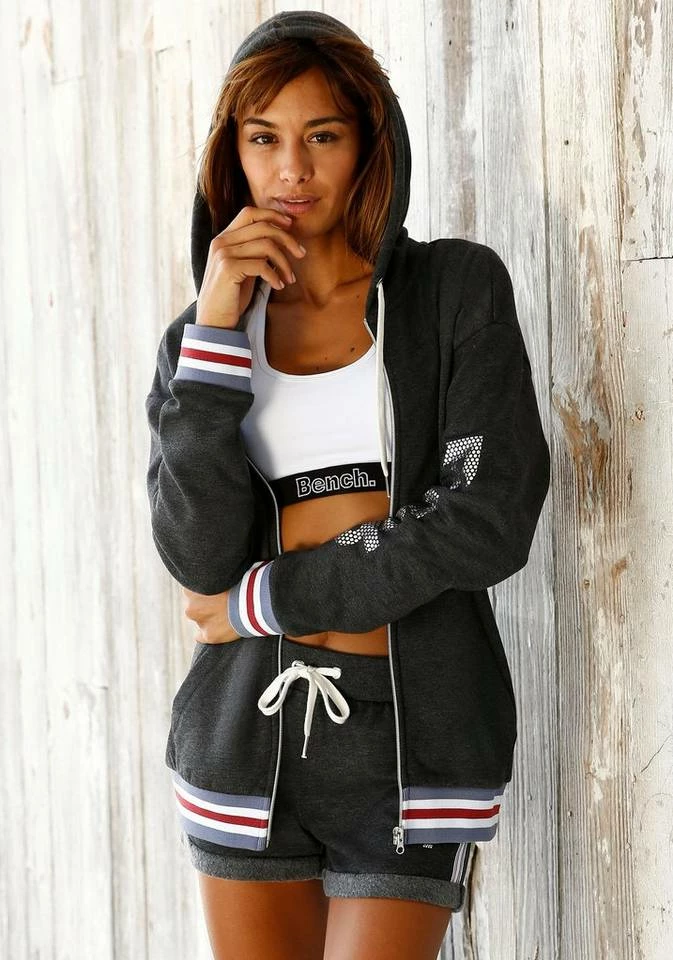 Bench. Shorts mit Tapestreifen und Logodruck in Metalloptik 3 Bench. Shorts mit Tapestreifen und Logodruck in Metalloptik – Bild 3