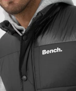 Bench. Steppweste »Finler« Abgesetzte Schulterpartie, Großflächige Absteppungen -Bench Verkaufsgeschäft 36ef9758 4a5a 511d 9b77 ae62b1143fd3