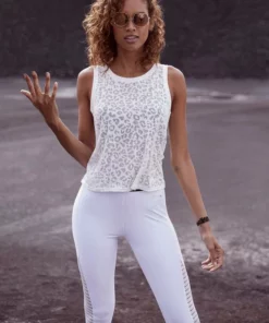 Bench. Tanktop mit leicht transparentem Leomuster Schwarz-leo, Nougat-leo, Wei&szlig;-leo -Bench Verkaufsgeschäft 4c8859f0 82a1 5597 afd7 ad4b359b445c