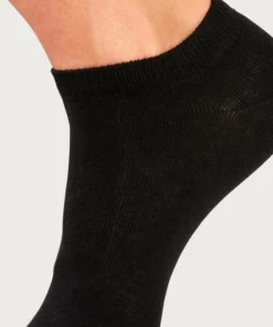 Bench. Sneakersocken (Federtasche, 8-Paar) in ansprechendem Mäppchen mit Reißverschluss 8 x schwarz, 2 x jeansblau-meliert | 2 x rose | 2 x pink | 2 x grau-meliert -Bench Verkaufsgeschäft 4ea63daa 85c6 5dd2 9d02 e8c547b4bdae