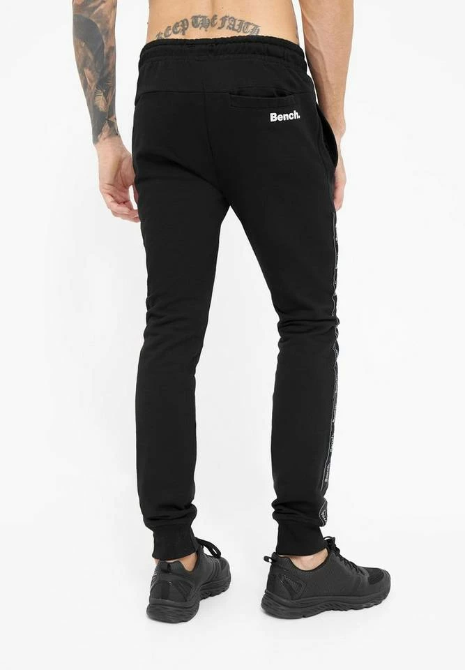 Bench. Jogginghose »Lozell« Stickerei, weiches Innenfinish Schwarz, Khaki 3 Bench. Jogginghose »Lozell« Stickerei, weiches Innenfinish Schwarz, Khaki – Bild 3