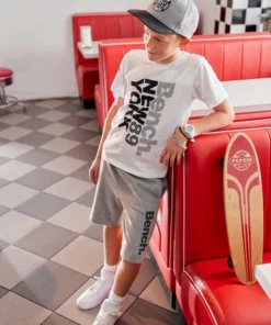 Bench. T-Shirt -Bench Verkaufsgeschäft 66ee20fb 417d 5fe0 9bec 15b56815e306