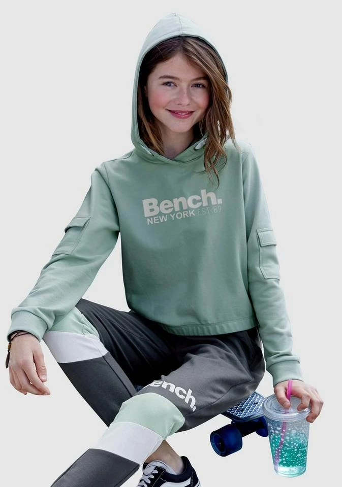 Bench. Kapuzensweatshirt mit Ärmeltaschen 1 Bench. Kapuzensweatshirt mit Ärmeltaschen