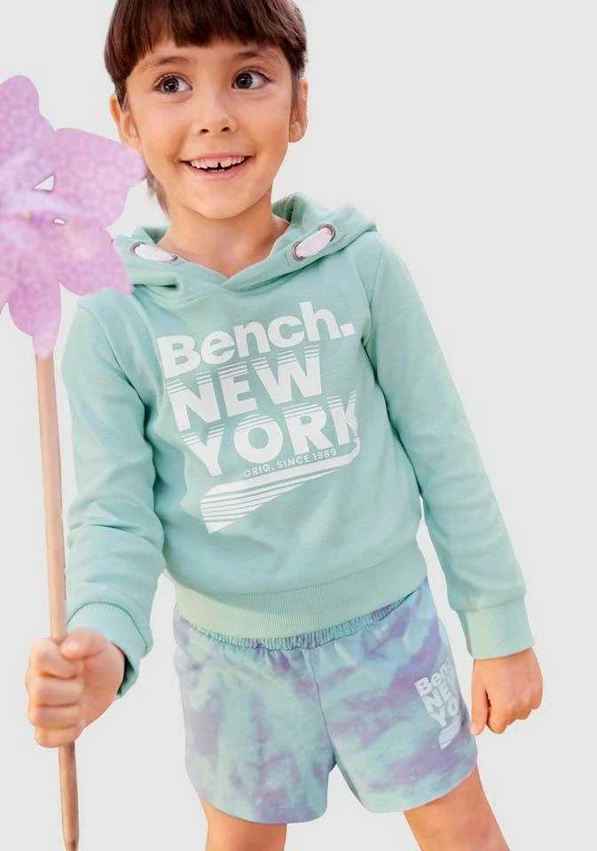 Bench. Langarmshirt mit Kapuze 1 Bench. Langarmshirt mit Kapuze