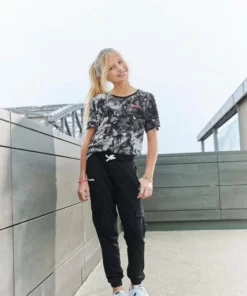 Bench. T-Shirt mit großem Rückenprint, in weiter Form -Bench Verkaufsgeschäft 82e5ade7 6c63 59e4 94ed b18c30ec5200