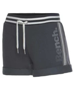 Bench. Sweatshorts mit Logodruck in Metalloptik Creme, Stein -Bench Verkaufsgeschäft 87d26251 7117 57e7 a1e2 0bcc1e5f6ee3