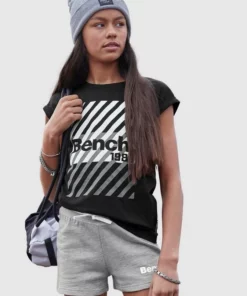 Bench. T-Shirt in legerer Form