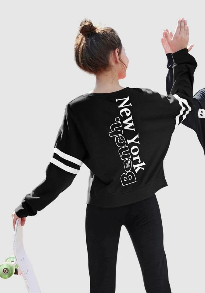 Bench. Fledermausshirt mit großem Print und Fledermausärmeln 1 Bench. Fledermausshirt mit großem Print und Fledermausärmeln