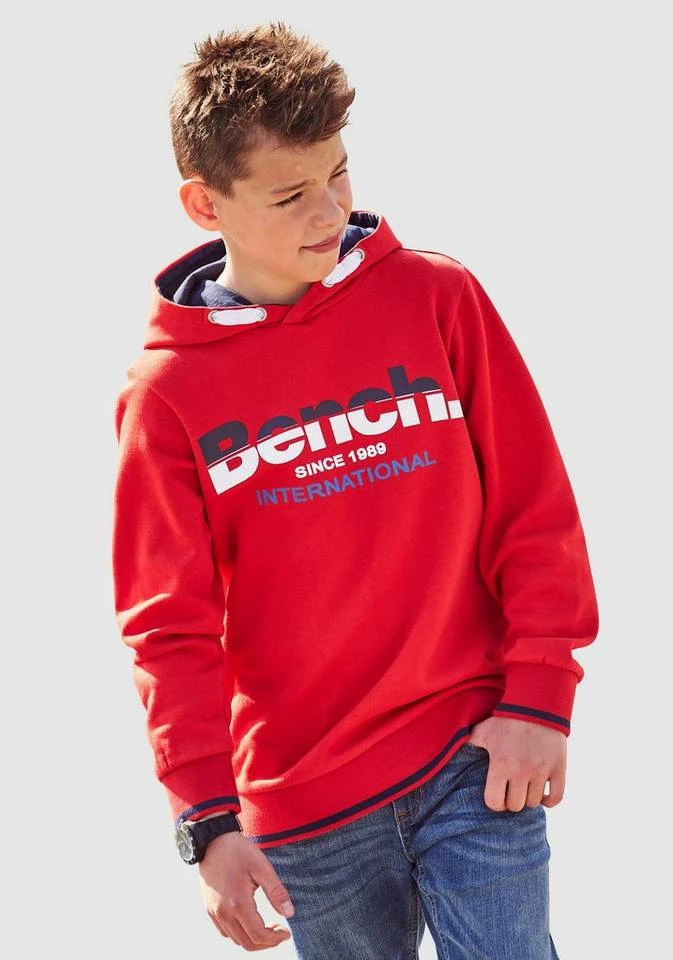 Bench. Kapuzensweatshirt mit gestreiften Bündchen 1 Bench. Kapuzensweatshirt mit gestreiften Bündchen