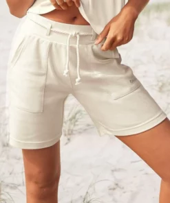Bench. Bermudas mit Kordel und Eingrifftaschen Ecru, Schwarz -Bench Verkaufsgeschäft c26e3c97 249a 5757 afc8 2f859069cd91