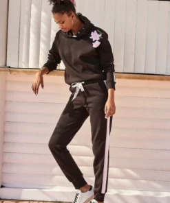 Bench. Relaxhose mit bedruckten Bändern und seitlichen Streifen Rauchrosa, White, Schwarz -Bench Verkaufsgeschäft d26e2247 05da 5d12 94bf 8d181dca597d