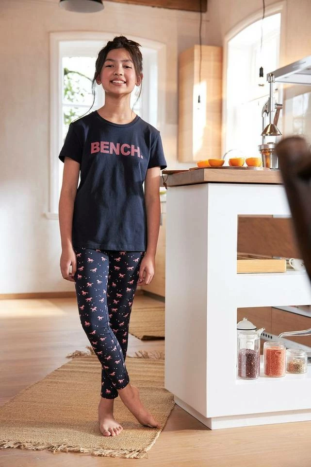Bench. Pyjama mit Leggings 1 Bench. Pyjama mit Leggings