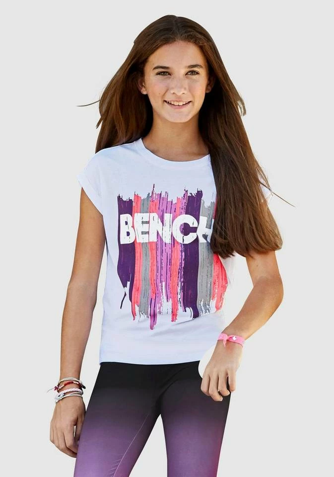 Bench. T-Shirt in weiter legerer Form 1 Bench. T-Shirt in weiter legerer Form