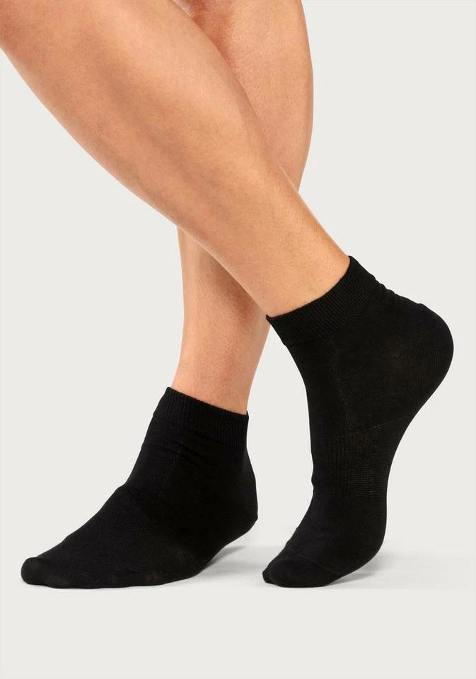 Bench. Sportsocken (Box, 20-Paar) 3 Längen in einer Box 6 x schwarz | 7 x weiß | 7 x grau-meliert, 20 x schwarz 4 Bench. Sportsocken (Box, 20-Paar) 3 Längen in einer Box 6 x schwarz | 7 x weiß | 7 x grau-meliert, 20 x schwarz – Bild 4