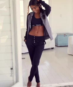 Bench. Kapuzensweatjacke mit farblich abgesetzten Ärmeln Dunkelgr&uuml;n-hellgrau, Schwarz-dunkelgrau, Rosa-wei&szlig; -Bench Verkaufsgeschäft eb132480 4716 57c1 bd46 c682eb0d091f 1