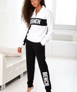 Bench. Sweathose »Contrast« mit kontrastfarbenem Logoprint Navy-pink, Schwarz-wei&szlig;, Grau-meliert-pfirsich -Bench Verkaufsgeschäft f38de699 b125 5817 93e2 b35328096012