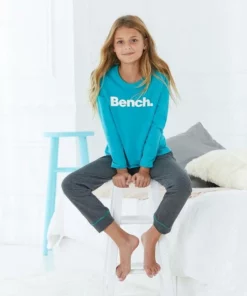 Bench. Pyjama mit Logodruck 5 Bench. Pyjama mit Logodruck -Bench Verkaufsgeschäft f46f3407 b7fb 5e8b 8f29 000892c23a08