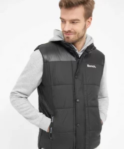 Bench. Steppweste »Finler« Abgesetzte Schulterpartie, Großflächige Absteppungen -Bench Verkaufsgeschäft f82d08d7 567c 5b6e 8736 3b97a353775e